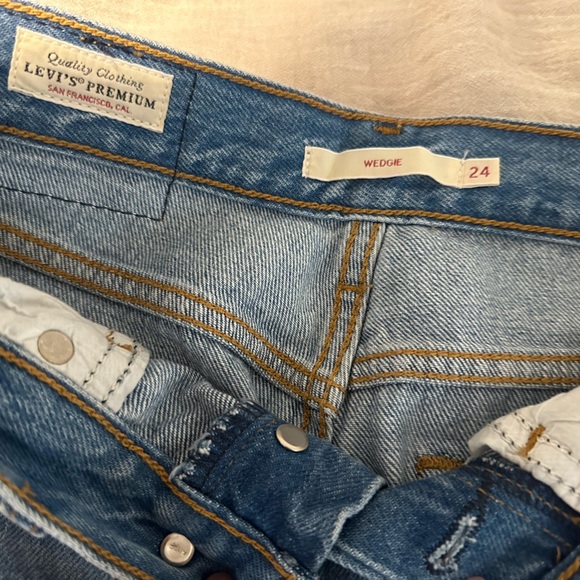 Levi’s Wedgie Straight Leg Jeans High Rise Button Fly 24 - Picture 3 of 5